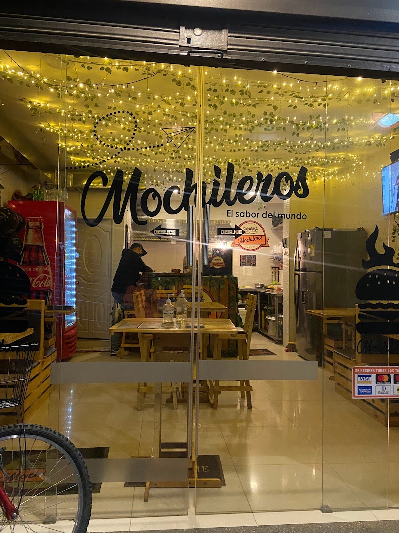 Mochileros Hamburguesas & Alitas