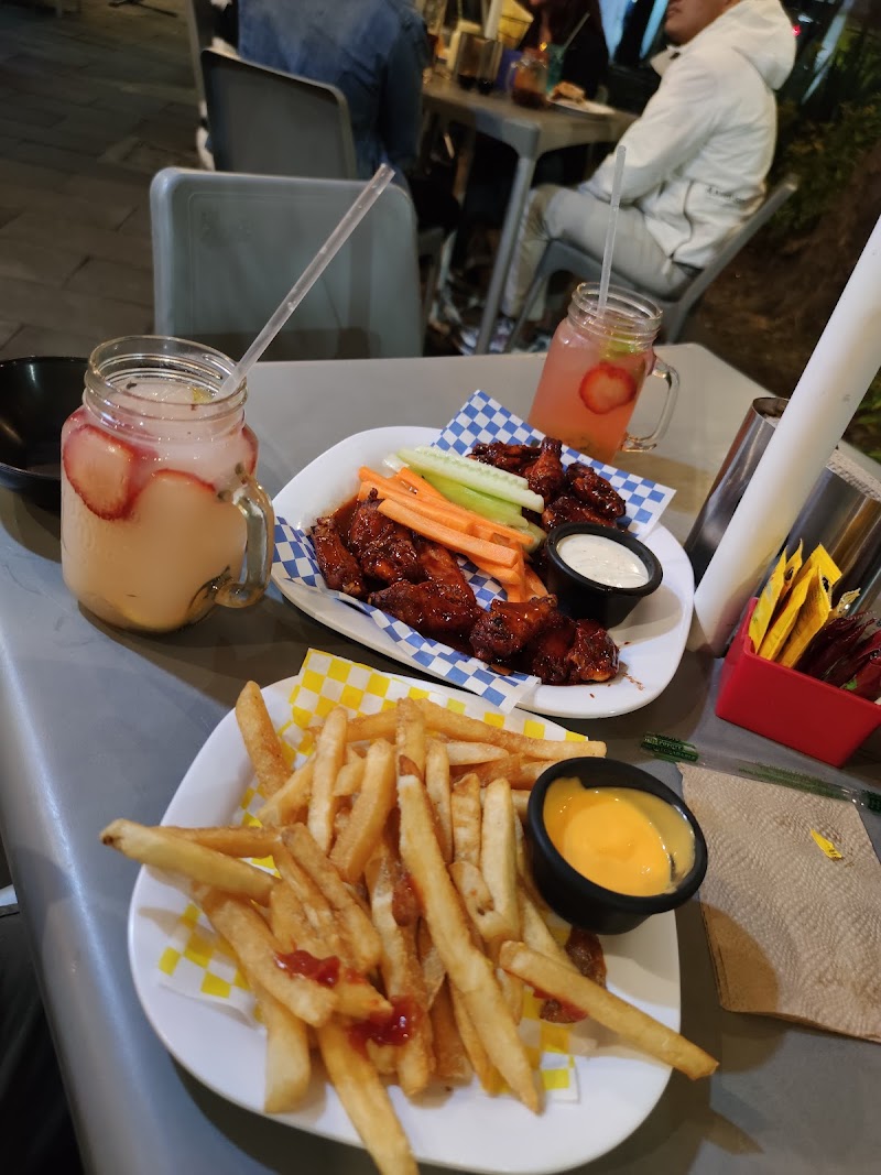 Las Alitas De Mi Barrio