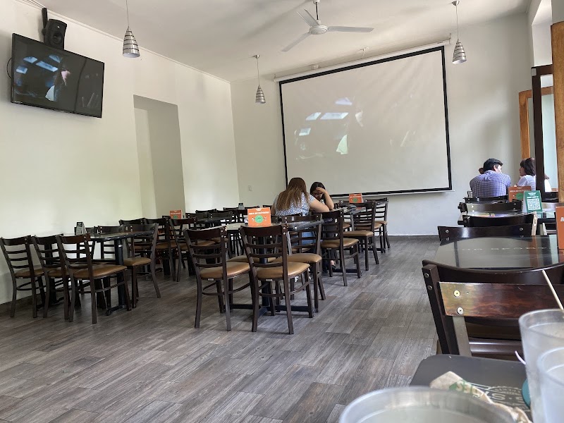 Wingstop Alameda Patio Juárez