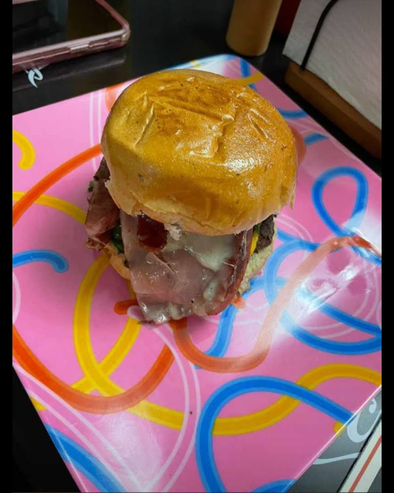 Alana, Burgers & Boneless