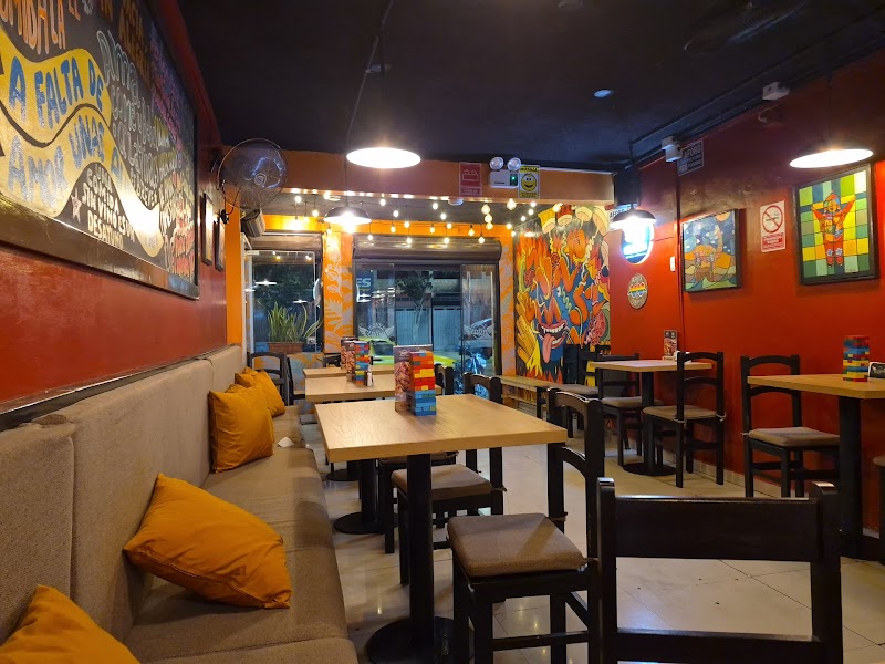 LA CASA DE LAS ALITAS PERU