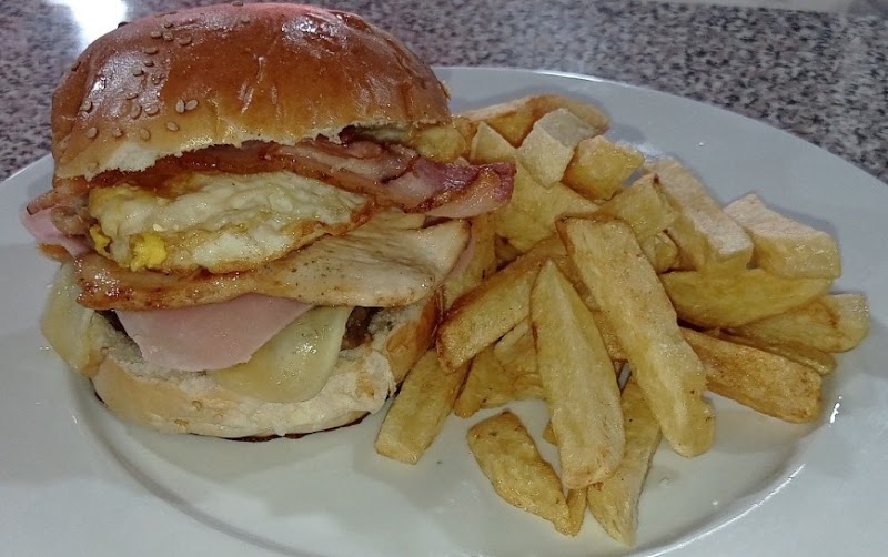 La Esquina Pollo broaster y hamburguesas