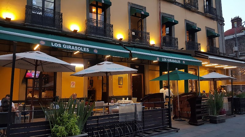 Los Girasoles
