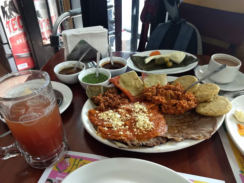 Hamburguesas, tacos y papas asadas El Tony