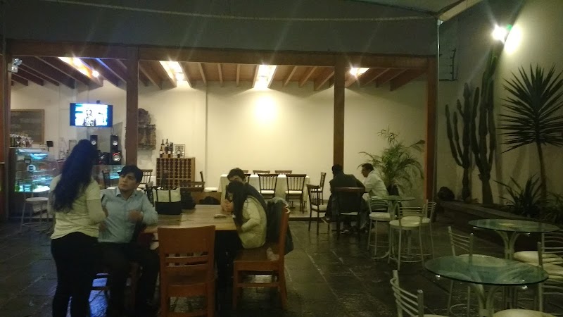 KriKri Resto Bar