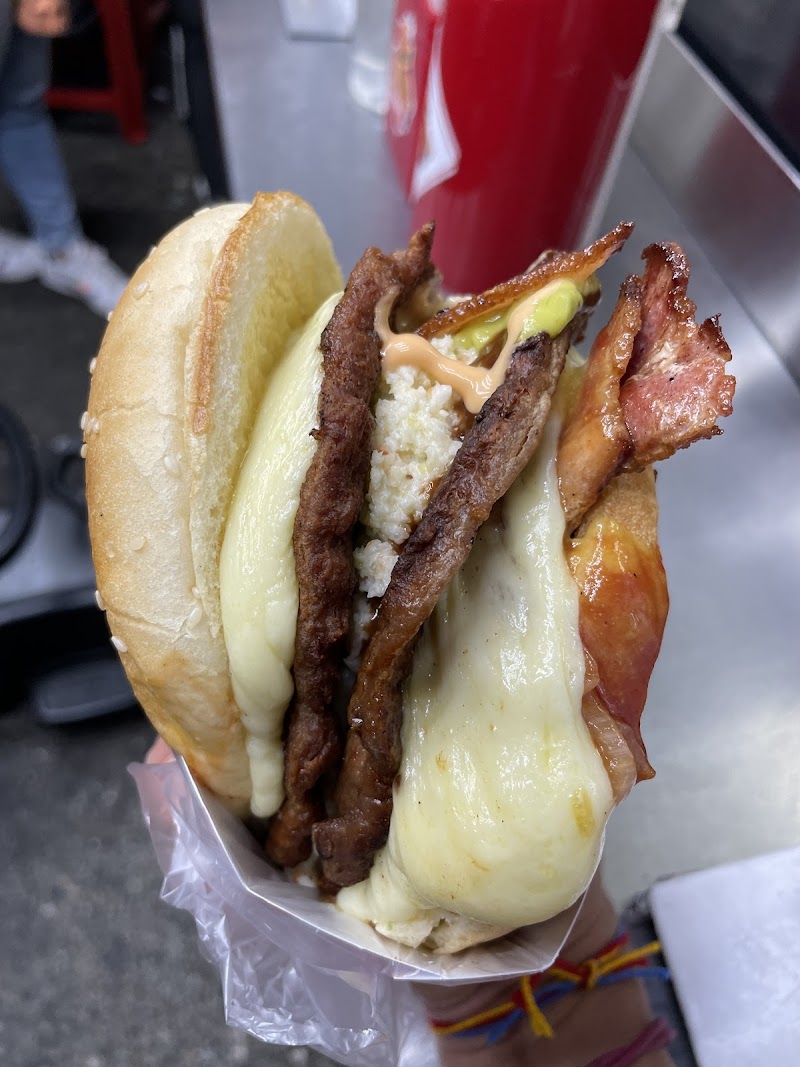 Hamburguesas Y Perros Del Barrio