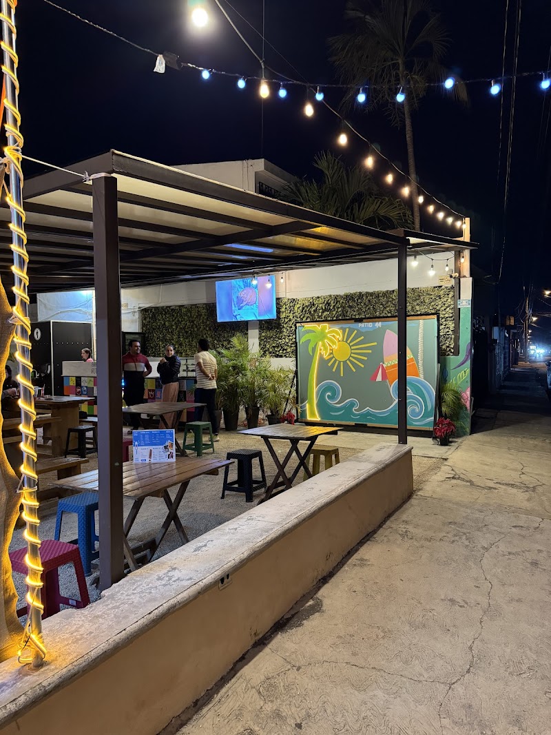 PATIO 44