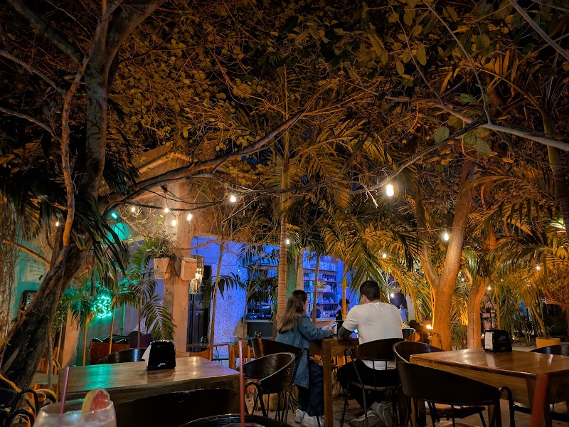 Península Burgers and Drinks