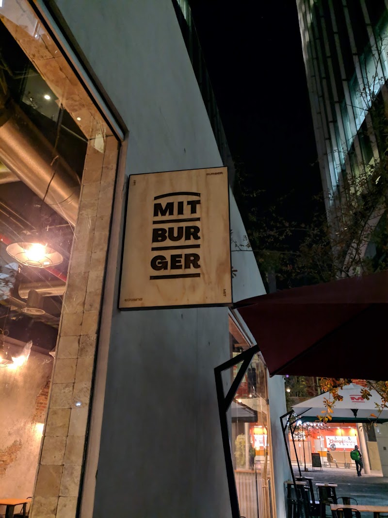 MIT Burger Alonso De Cordova