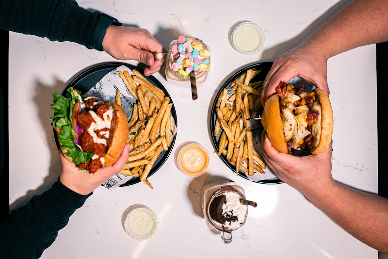 Agredano’s Burgers & Wing’s