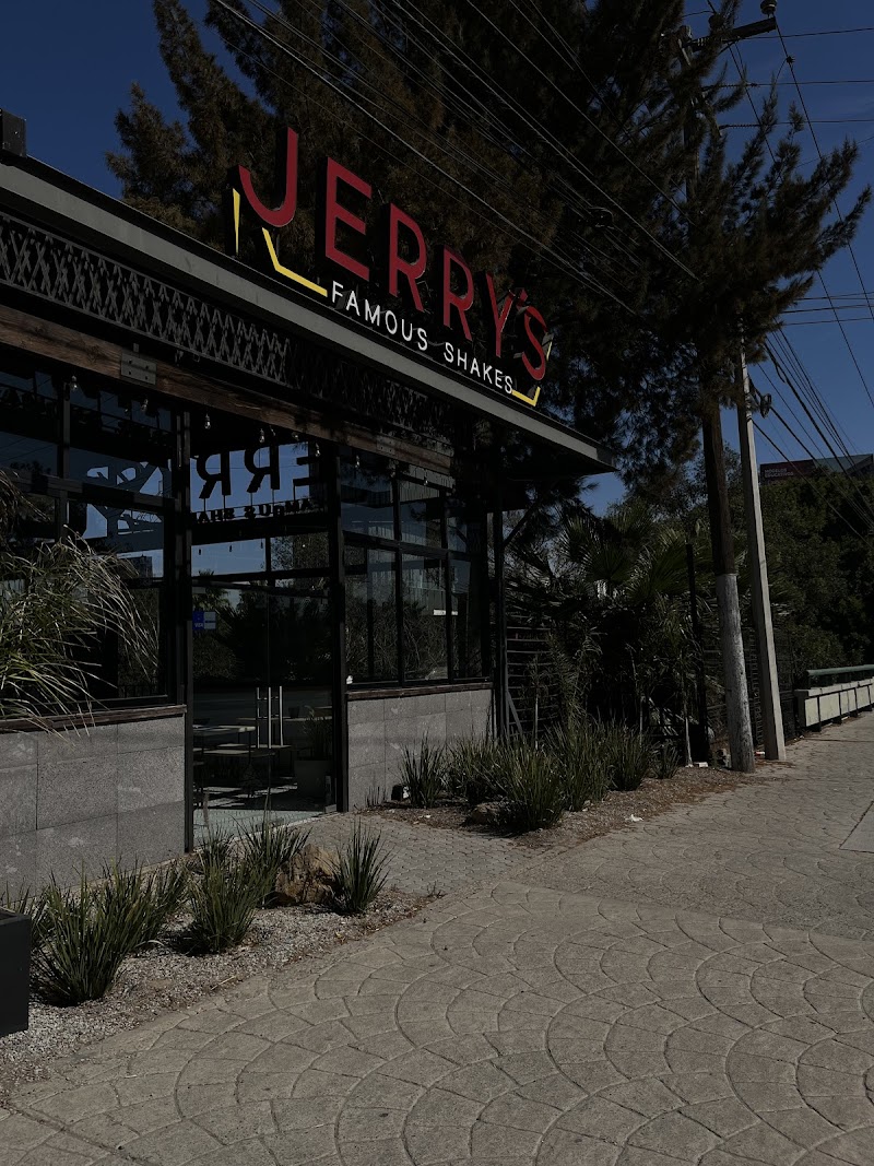 Jerry’s Famous Shakes Tijuana