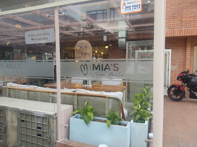 Mias Comer Bonito