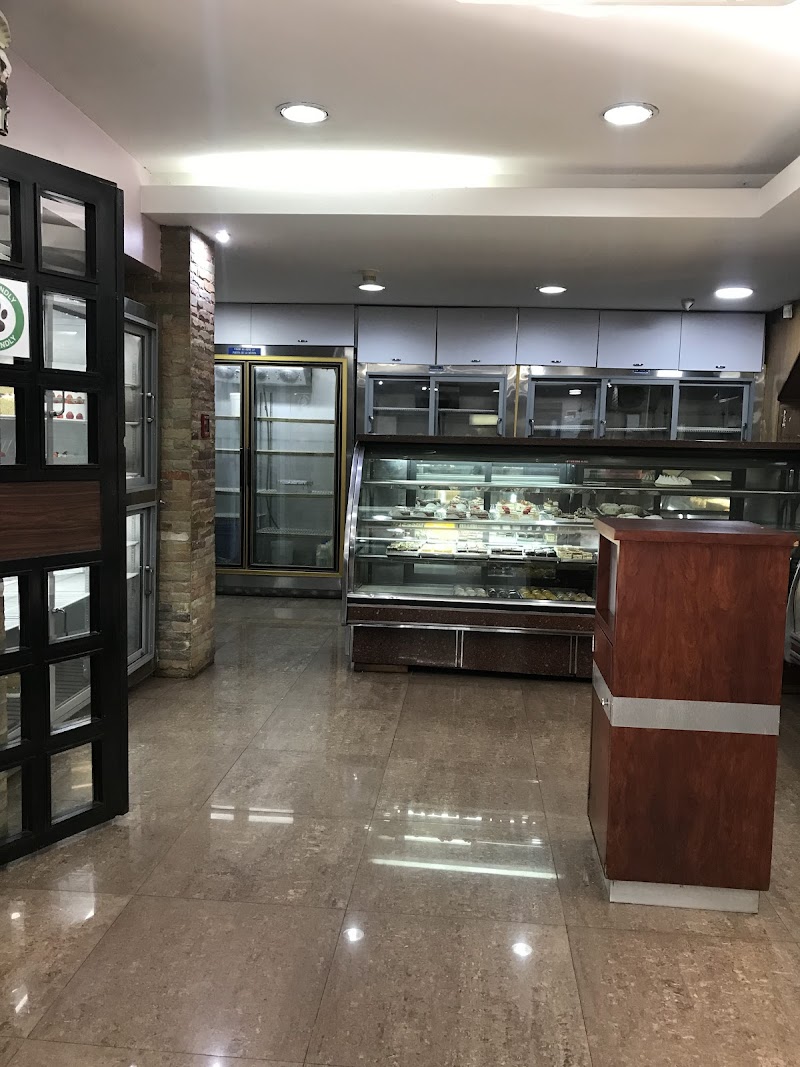 Pastelería Y Heladeria Edelvays