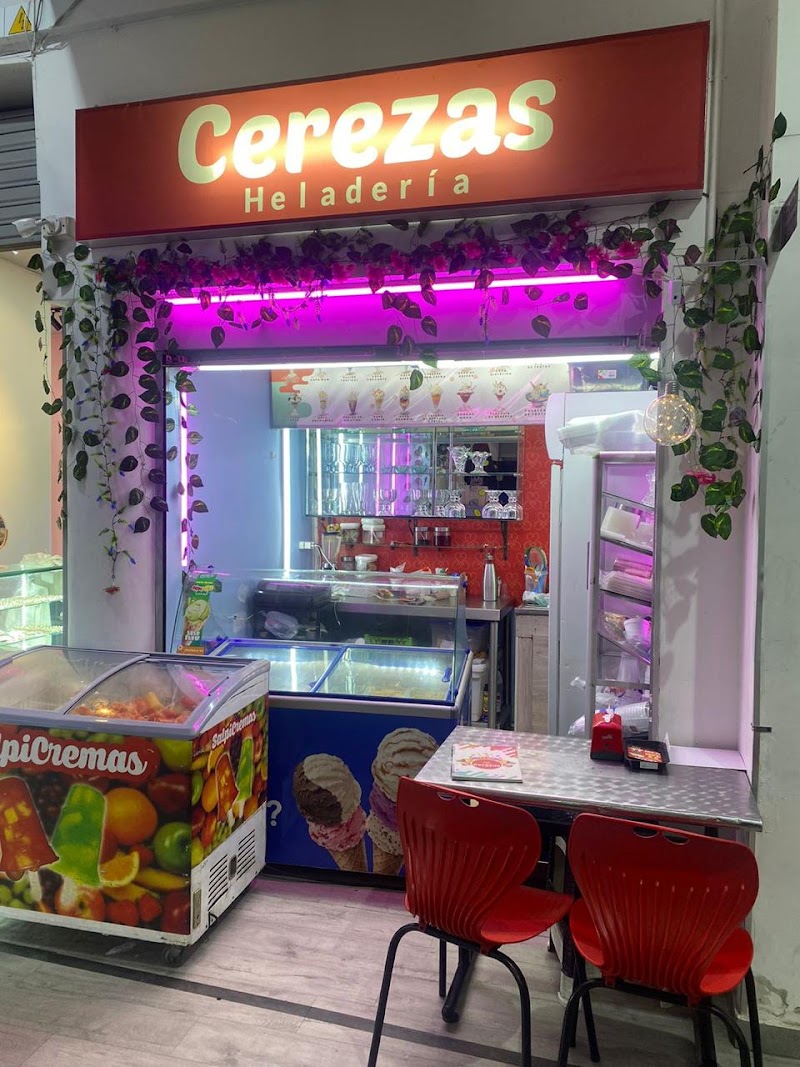Cerezas Heladeria y Salpicremas