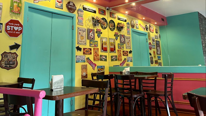 HELADERÍA y CAFETERÍA SAN ISIDRO 43