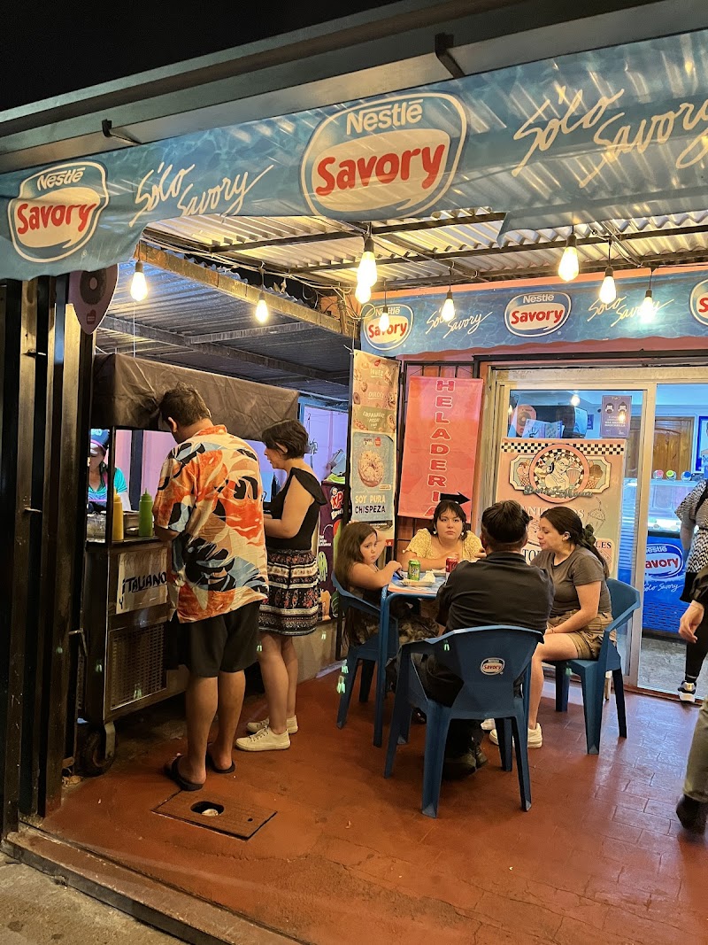 Heladeria y pastelería donde la mona