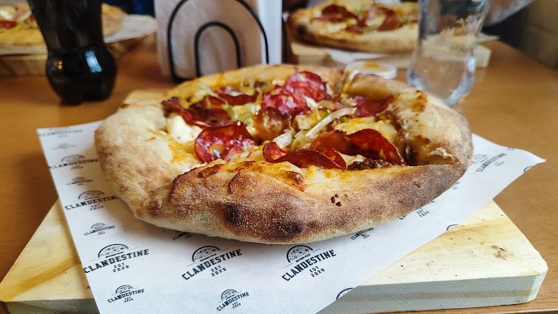 Clandestine pizza artesanal