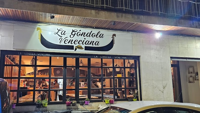 La Góndola Veneciana restaurante (Frente a la Piscina de verano)
