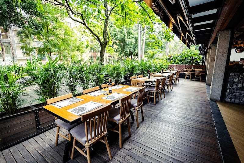 Ammazza | Pizzeria & Gin Garden - Laureles
