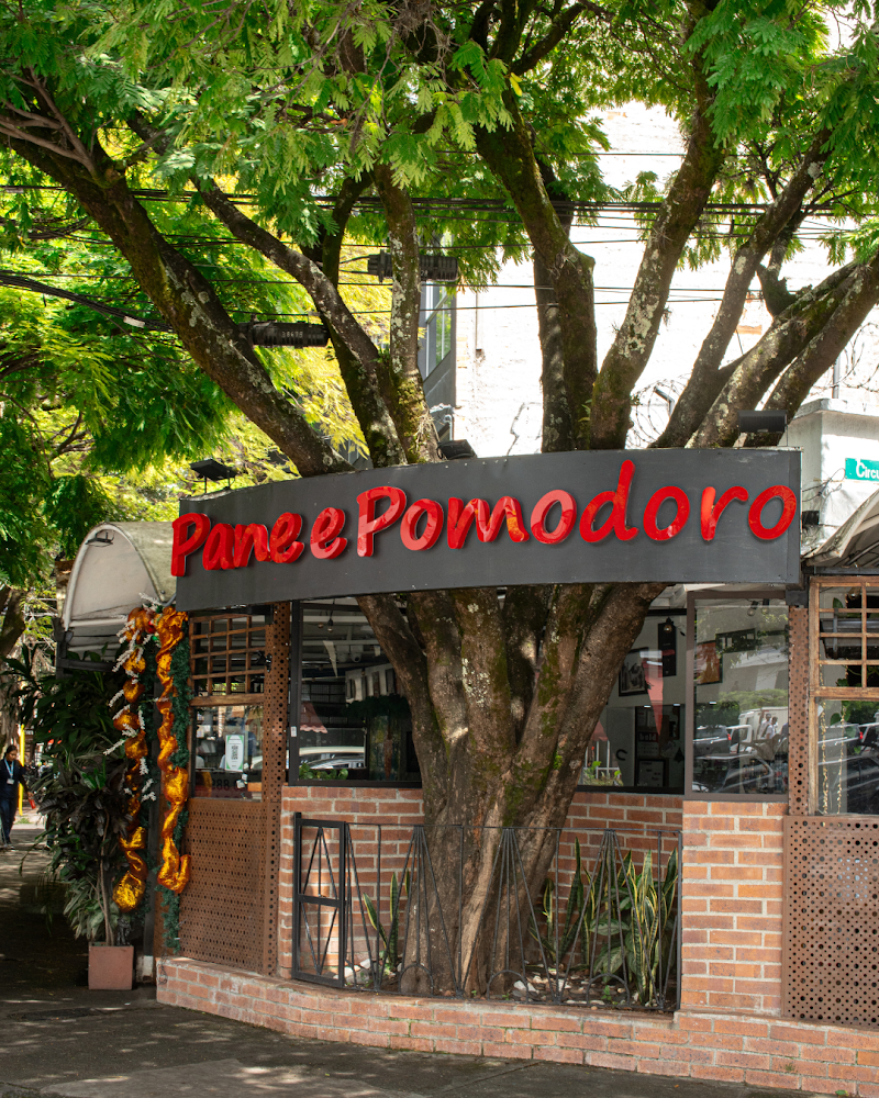 Pane e Pomodoro Laureles