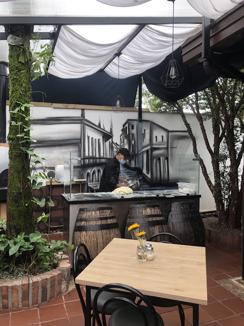 Restaurante italiano, Tesla Café