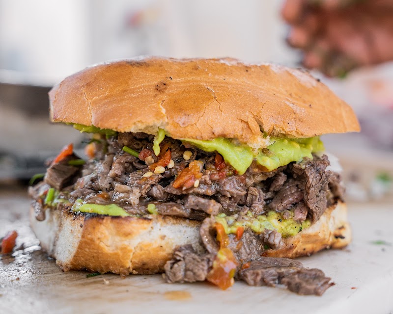 TACOS Y TORTAS DE ASADA "El chato (el macizo, maquinas, el rin)”